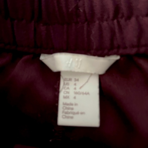 Aritzia burgundy shorts, size 4 - Picture 5 of 5